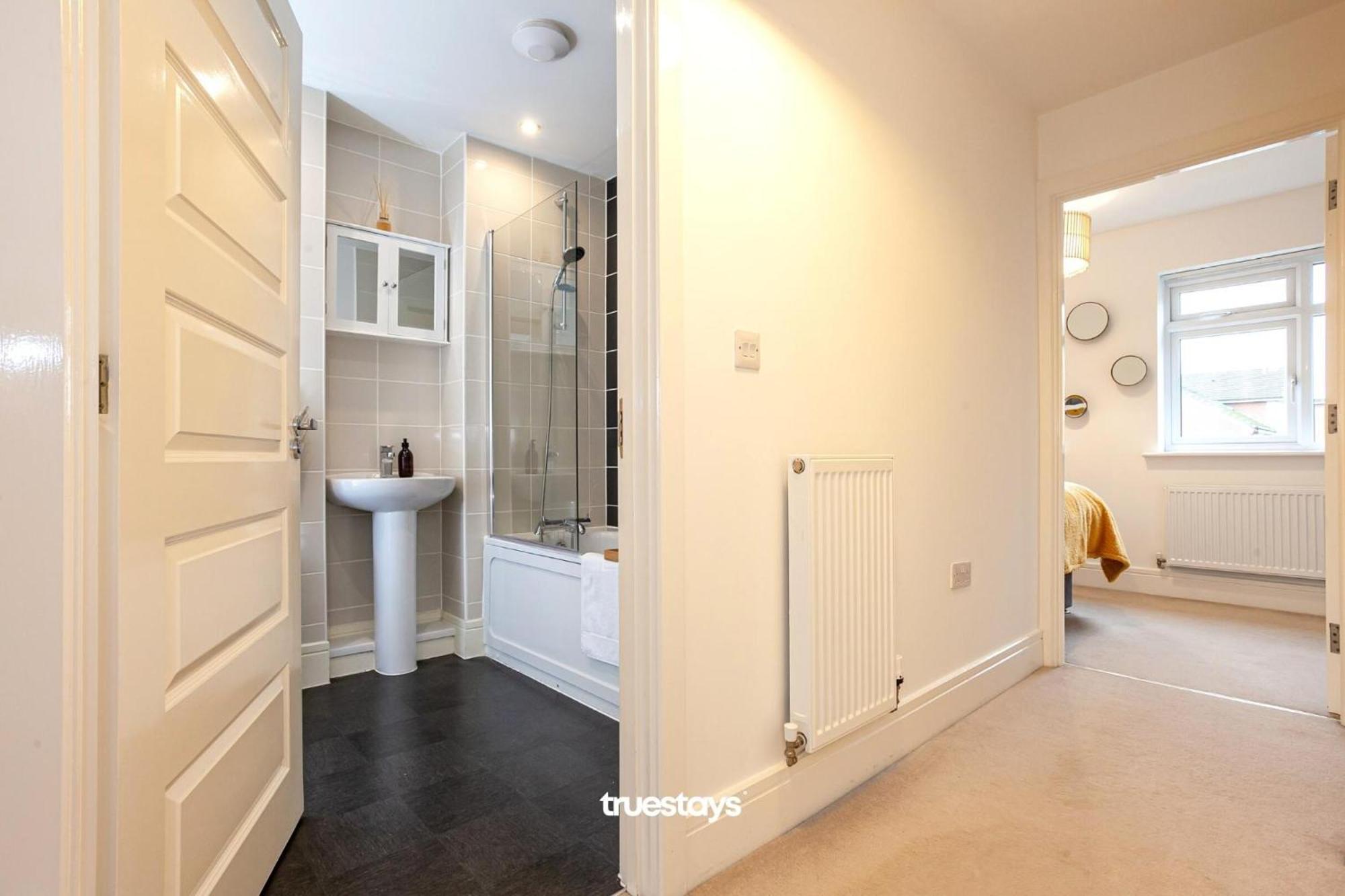 Ambassador House By Truestays - Luxury 4 Bedroom House In Stoke-On-Trent Etruria Exterior foto