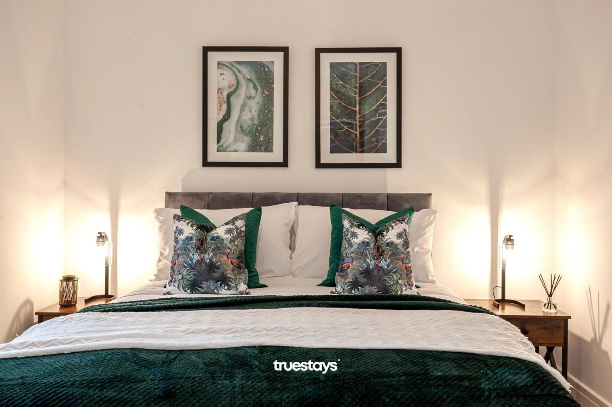 Ambassador House By Truestays - Luxury 4 Bedroom House In Stoke-On-Trent Etruria Exterior foto